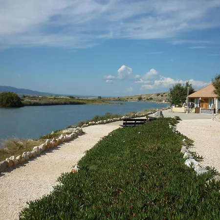 Villa Port : Mezzanine, Climatisee, Animaux -10kg, Parking, 4 Pers. - Fr-1-798-54